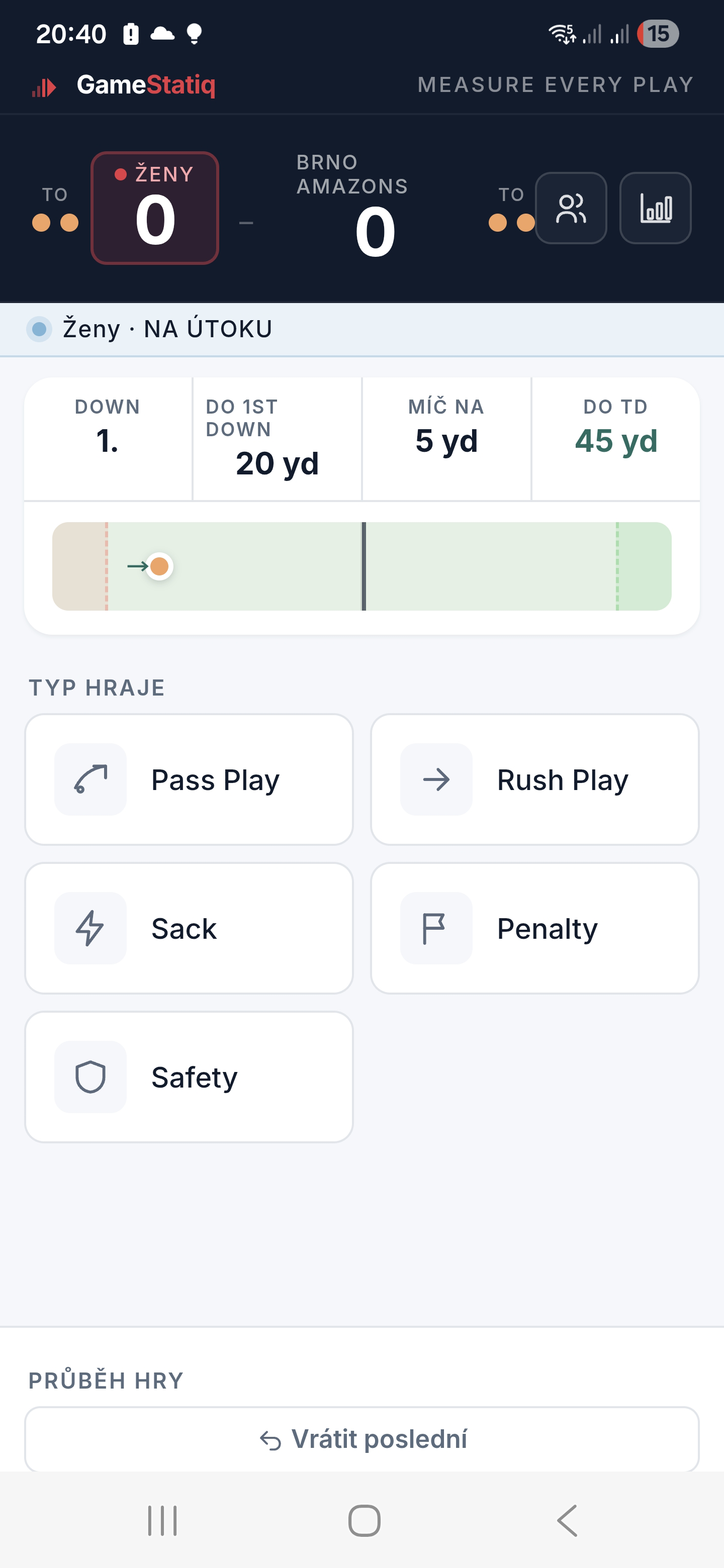 GameStatiq mobilní app — scorer rozhraní s live skóre, downs, typy hraje